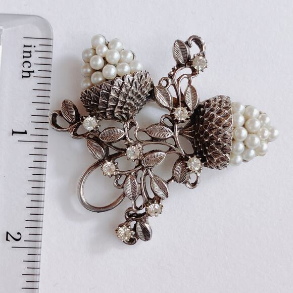 Vintage Mid Century Brooch Pendant Acorn Leaf Faux Pearl Rhinestone Silver Tone - Picture 7 of 8